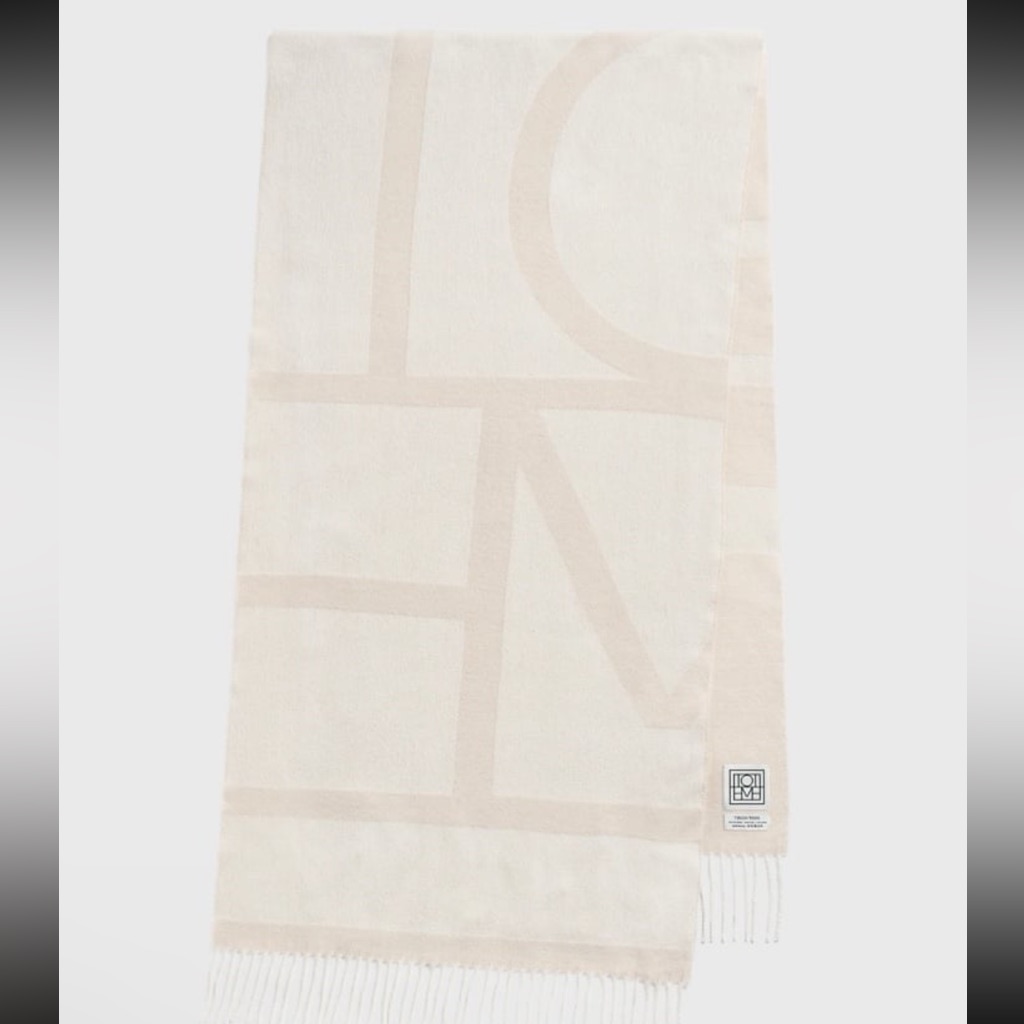 New Toteme Monogram Jacquard Wool Scarf Eggnog